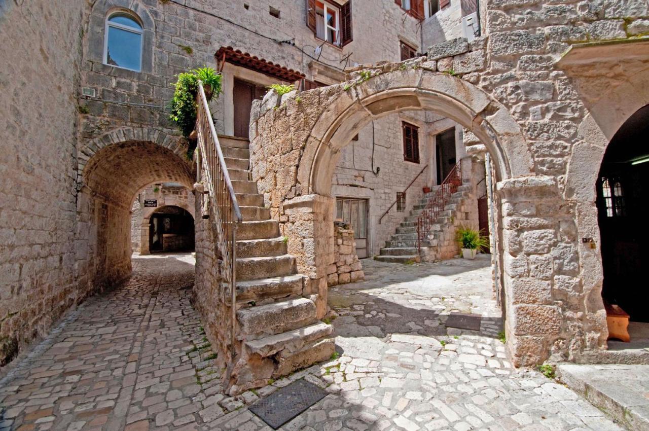 Šmuketa in Trogir Haus für 4-5 Personen Villa Eksteriør bilde