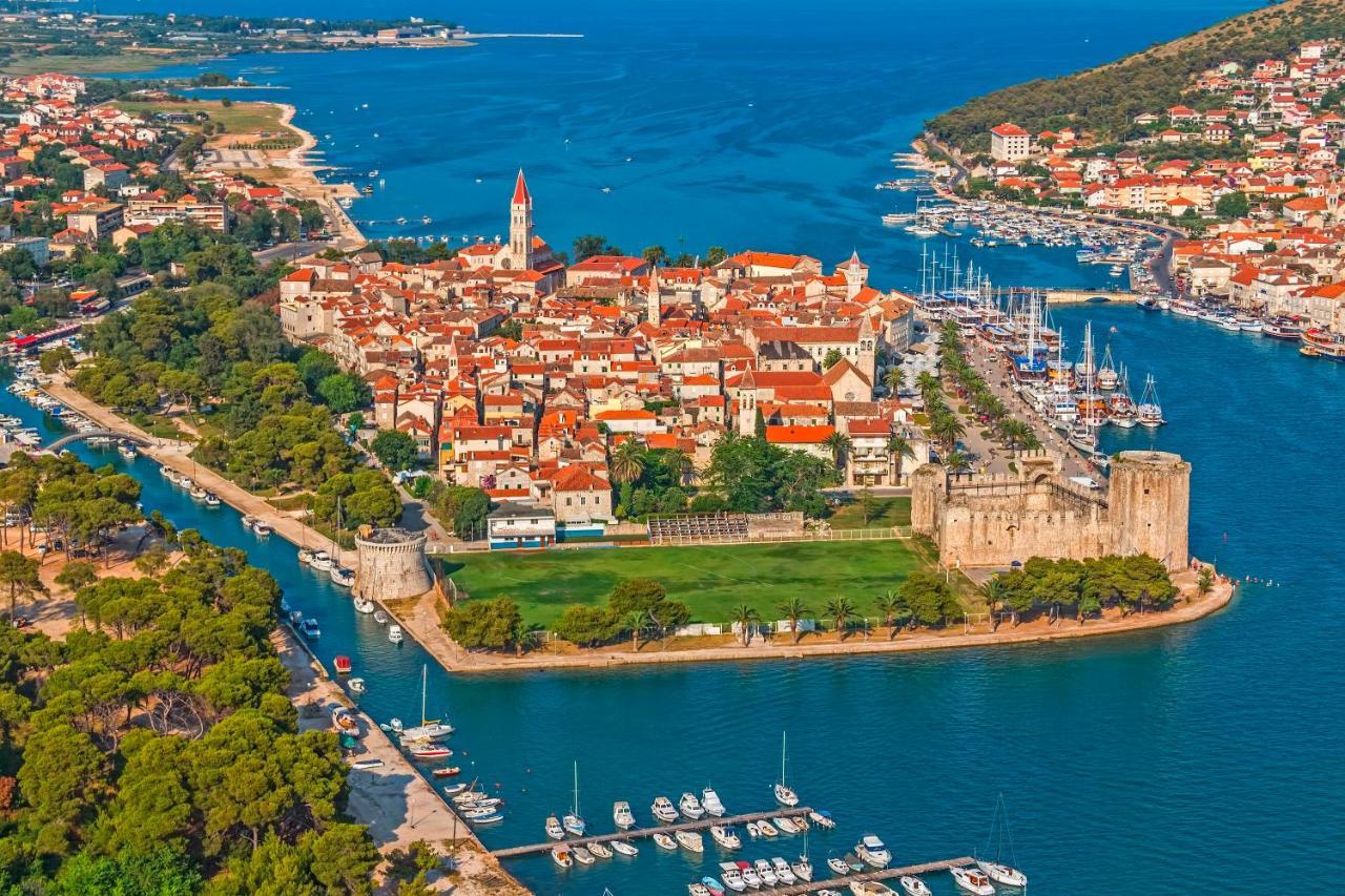 Šmuketa in Trogir Haus für 4-5 Personen Villa Eksteriør bilde