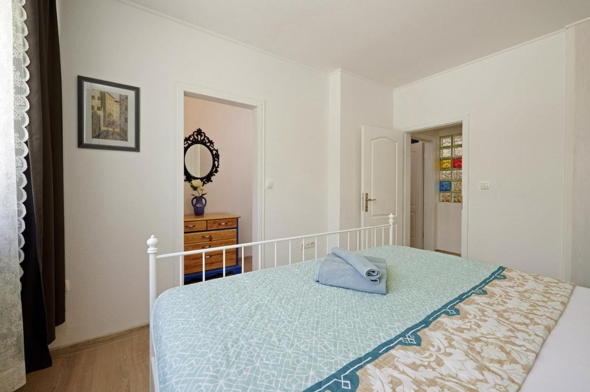 Šmuketa in Trogir Haus für 4-5 Personen Villa Eksteriør bilde