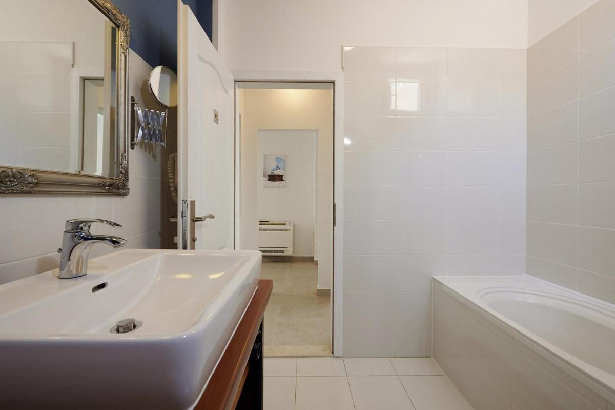 Šmuketa in Trogir Haus für 4-5 Personen Villa Eksteriør bilde