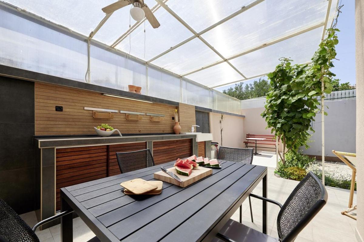 Šmuketa in Trogir Haus für 4-5 Personen Villa Eksteriør bilde