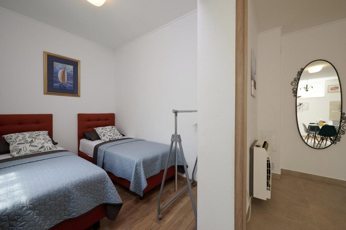 Šmuketa in Trogir Haus für 4-5 Personen Villa Eksteriør bilde