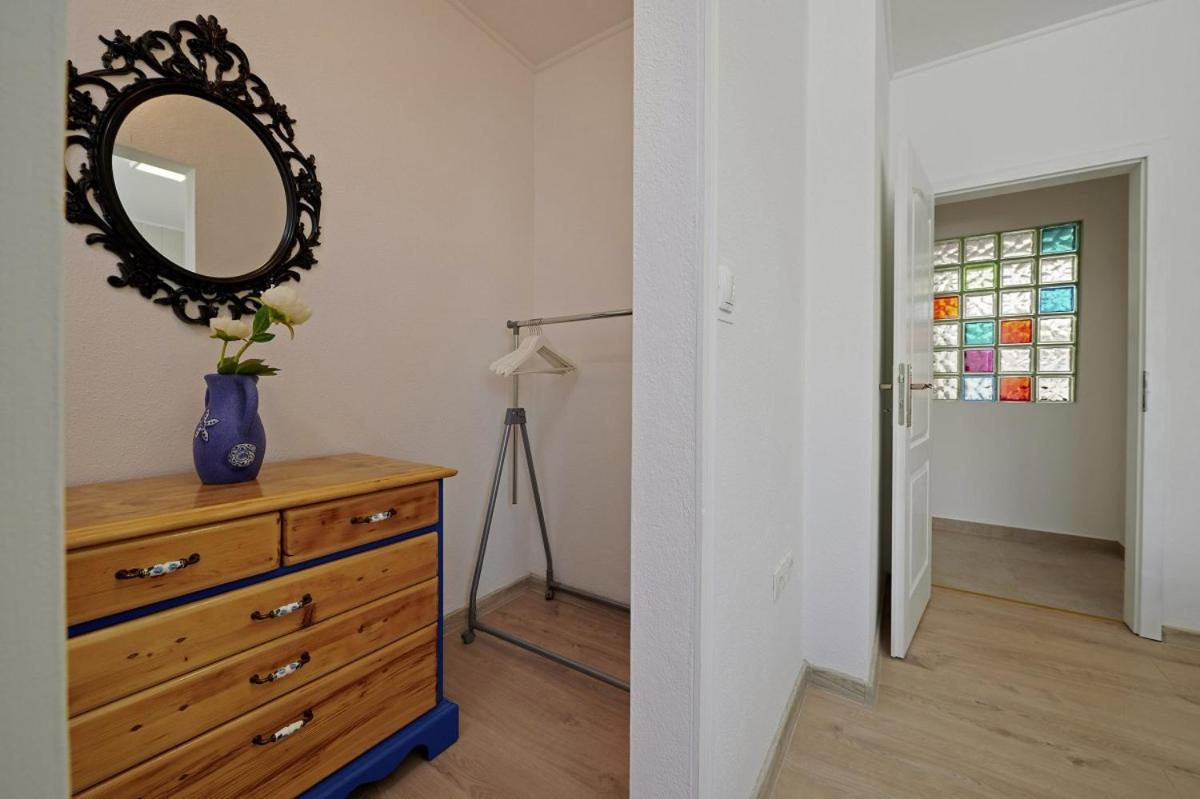 Šmuketa in Trogir Haus für 4-5 Personen Villa Eksteriør bilde